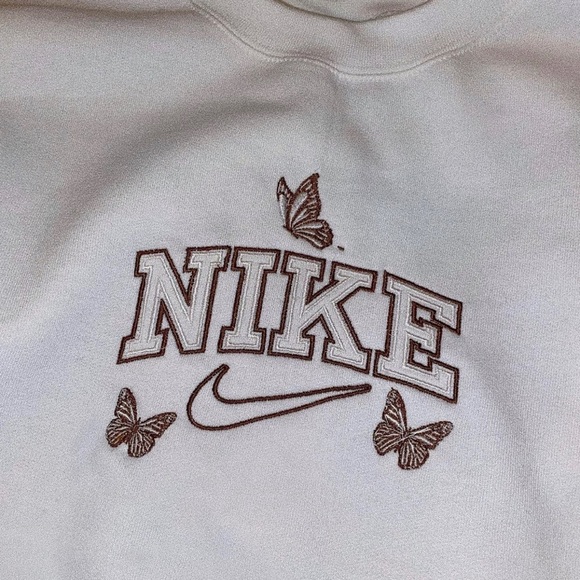 Butterfly embroidered sweatshirt - Picture 6 of 7